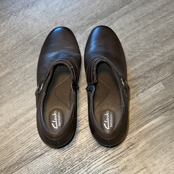 Clarks Bendables Leather Ankle Boots Size 9W - Picture 3 of 8